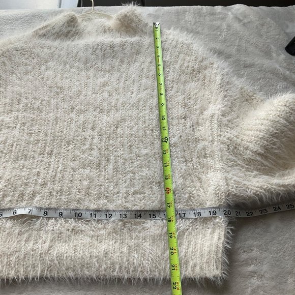 Express Women's Cream Cowl Neck fuzzy cropped Sweater Size Small - Picture 3 of 7